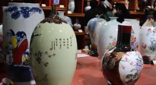 江西景德镇：创新陶瓷工艺 完善产业链条