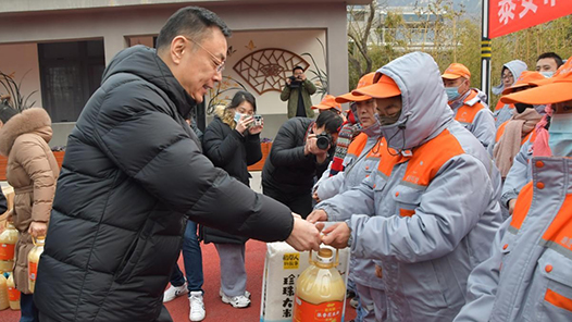 山东泰安市总工会组织十个工作组深入基层送温暖