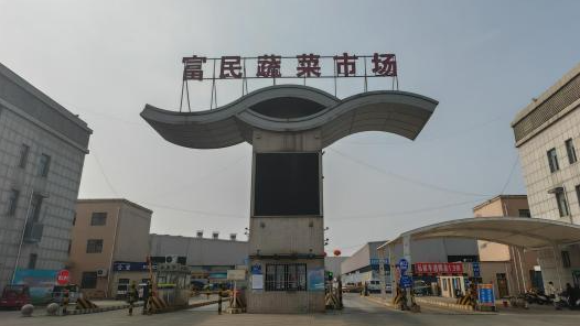 “00后”民警的别样春节：菜市场里过年，和商户成朋友