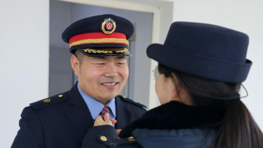 西安“道口夫妻”的第10个春运