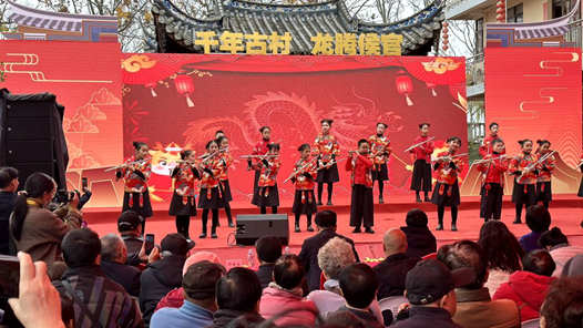 新春走基层丨千年古村里的文娱市集