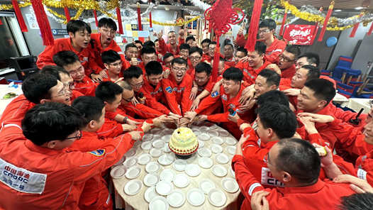 新春走基层｜海上平台庆新春