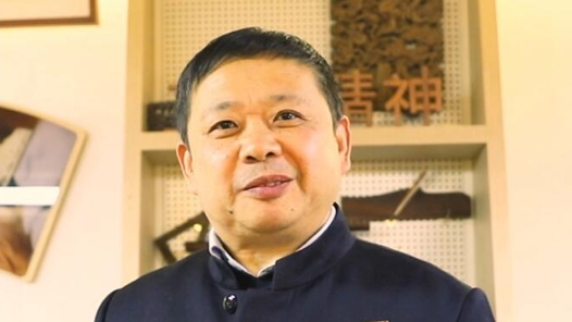 大国工匠刘更生带着木雕来大家拜年啦｜我的拜年方式有点酷