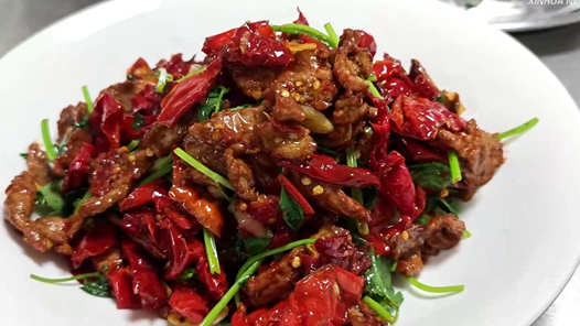 锦绣中国年｜春节日记Vlog：除夕家宴吃点啥？新疆小姐姐的“新”意年夜饭！