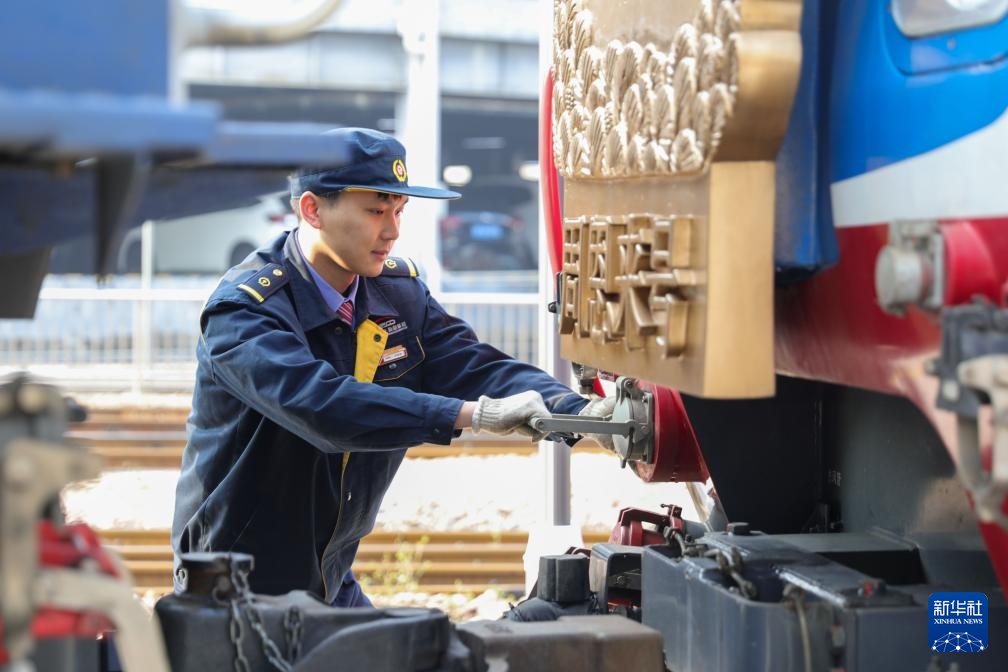 大机段司机 1777882_4096x10000.jpeg