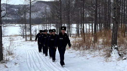新春走基层丨大年初一巡山路