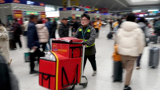 新春走基层｜日行4万步……您的高铁外卖已送达