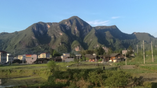 贵州松桃践行绿色发展理念——培育循环产业 护好一江清水