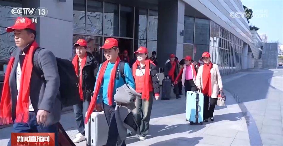 人勤春来早 "招聘会 专列"助力务工人员有序返岗就业 