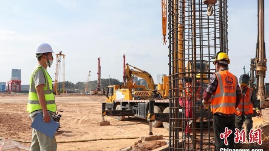 新春走基层｜全国最大单体物流枢纽项目春节假期建设不“打烊”