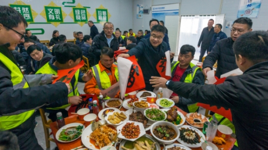 湖北孝感：温暖回家路 工会伴你行