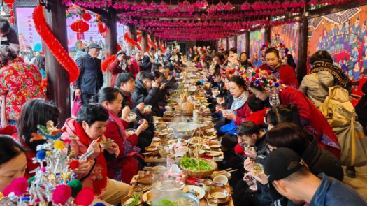 新春走基层｜广西各地“花式”过龙年 “假日经济”掀消费热潮