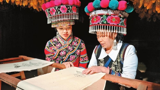 全国人大代表金瑞瑞——让彝绣走向广阔舞台