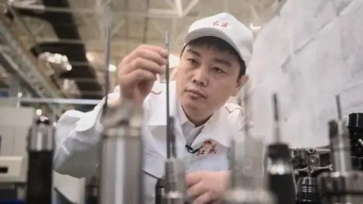 全国人大代表杨永修：为民族汽车品牌鼓与呼