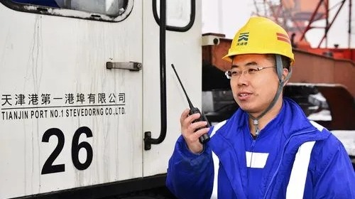 成卫东代表：“希望机器人徒弟超越我”