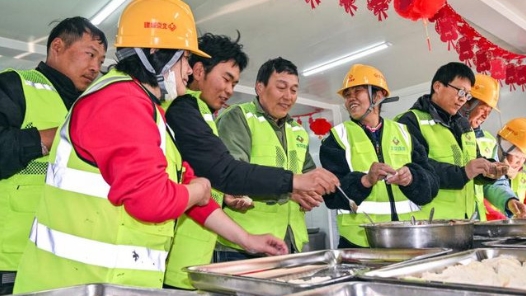 甘肃各地开展春节送温暖慰问活动