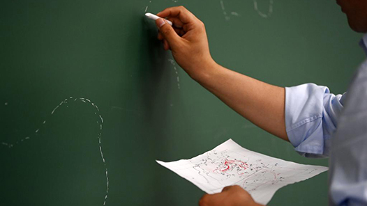 陈爱雪代表：以师者匠心诠释履职担当