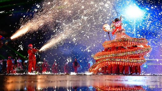 百龙竞技，苗族“舞龙嘘花”闹元宵