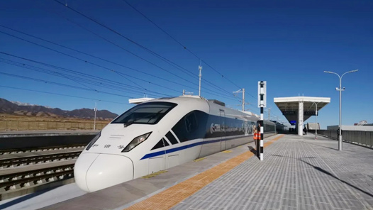 新春走基层｜守护在海拔三千一百米高铁小站