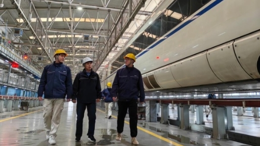 全国人大代表董宏涛：守护动车安全 为技能人才建言