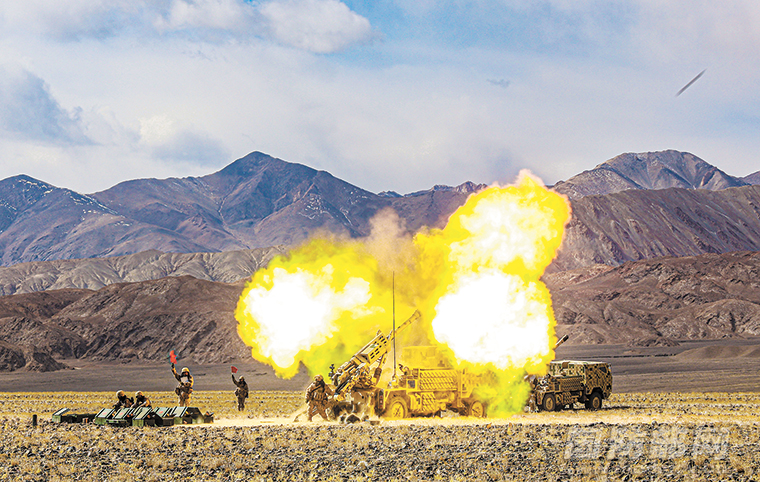 陆军某团组织实弹射击训练