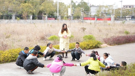 福建长汀县： “小托管”托起职工“大幸福”