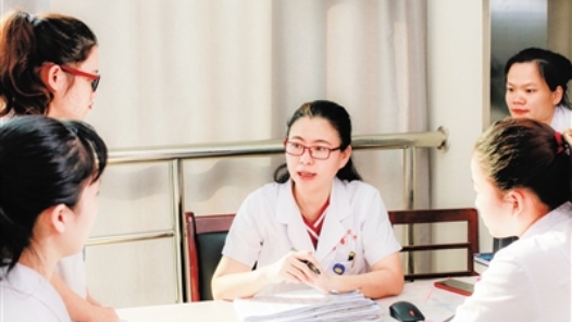 住琼政协委员卢伟英：将医者患者心声带到全国两会