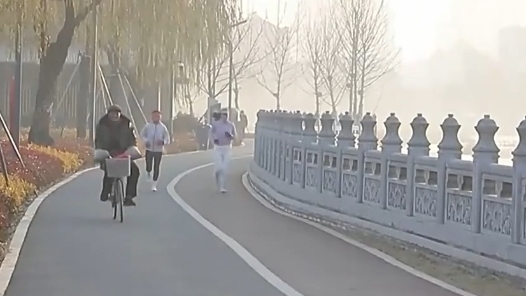 上好学、看好病、养好老……这一年民生答卷上写满了幸福