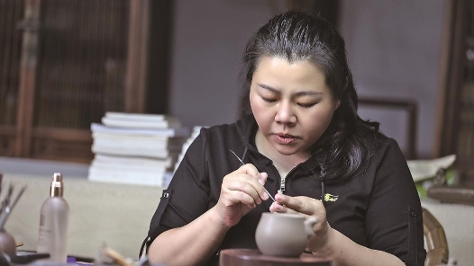 全国政协委员田静：持续在非遗传承路上“查漏补缺”