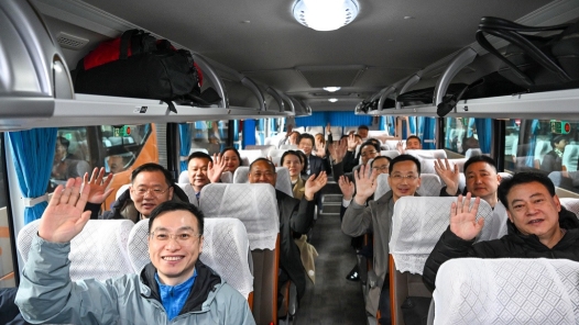 在湘全国人大代表启程赴京