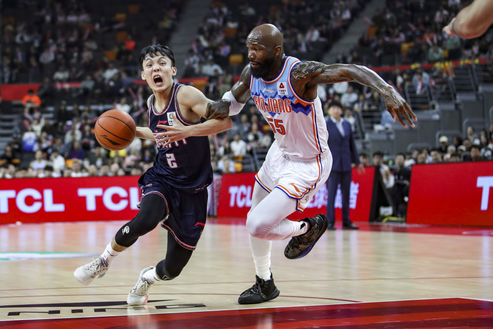 个子小就要更加快准稳专访广东男篮后卫徐杰