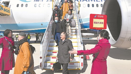 福建省全国人大代表和住闽全国政协委员抵京