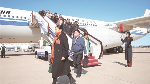 共赴春天的盛会——贵州省全国人大代表、住黔全国政协委员赴京参加全国两会侧记