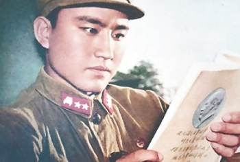 两会近距离丨让雷锋精神在新时代绽放更加璀璨的光芒