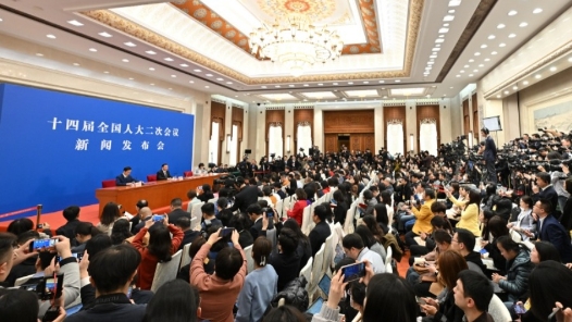 全国人大新闻发布会：绘蓝图 抓立法 推检查 去年立法工作成果丰硕
