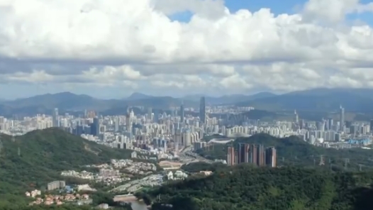 世界看两会丨哥中投资贸易商会执行董事：对中国的快速发展感到震撼