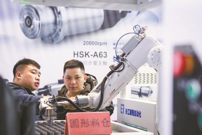 代表委员提及最多的词是“信心”