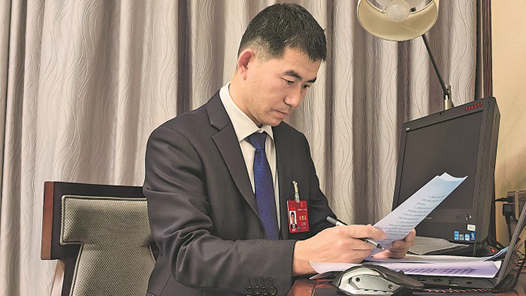 两会影像丨肩负使命