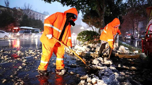 设立中国环卫工人节并举办庆祝活动
