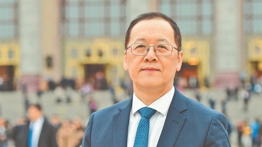 庞达委员：增强生育政策获得感