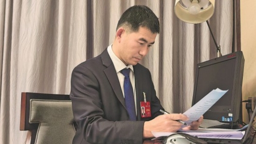 王足刚代表：国产高速飞车完成全尺寸超导电动悬浮试验