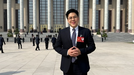 全国人大代表霍启刚：建议增加年轻人年假天数，强制实施带薪年假政策