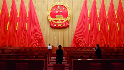 时政Vlog丨独家探秘 半吨重的国徽是怎样挂上去的