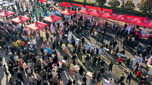 两会新华鲜报丨报告里的民生指标