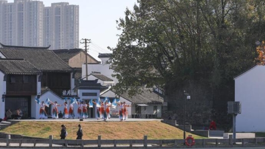 在发展中共享幸福生活