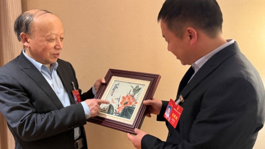 于集华代表：要保护好老窑址 更好保护好新陶工