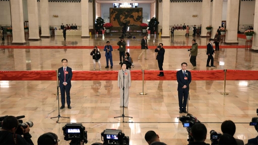 第二场“委员通道”集体采访活动举行