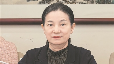 健全老年群体政策服务体系