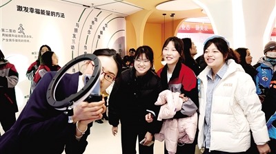郑州：新业态女职工幸福体验馆里体验别样“三八节”