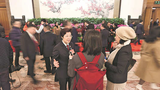 两会影像丨会场内外“她”声音